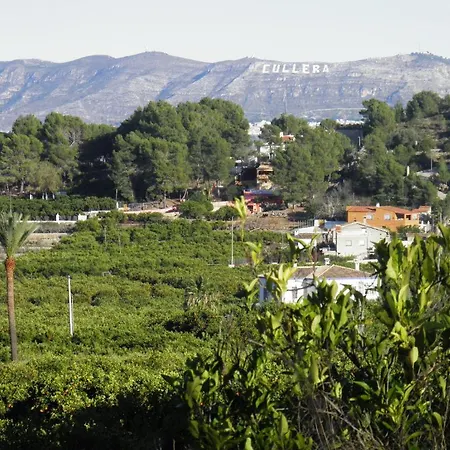 לינה וארוחת בוקר La Torreta 4*